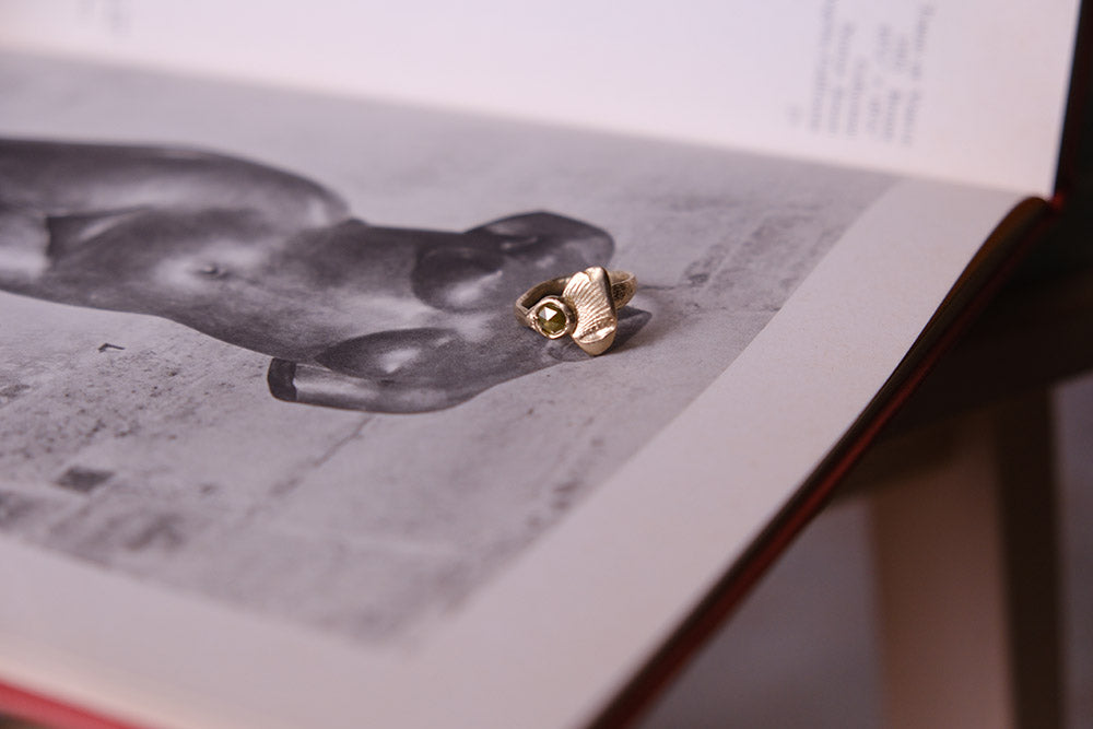 Seashell Fragment Ring with Diamond in Gold