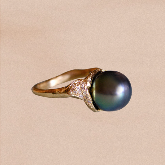MUSE VI: Tahitian Pearl with Diamonds