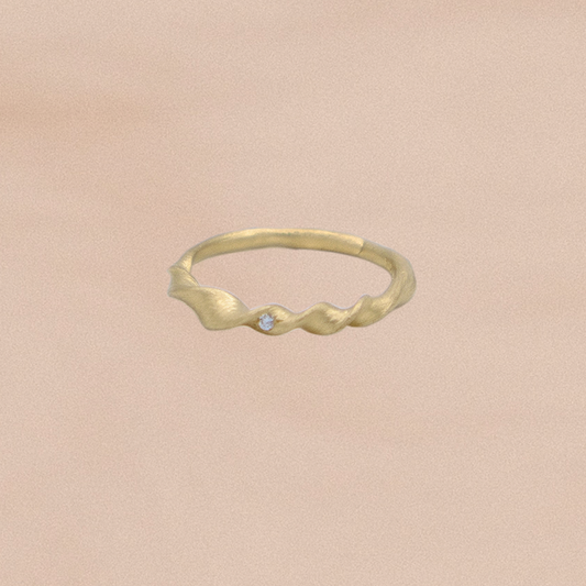 Twist Ring with White Diamond