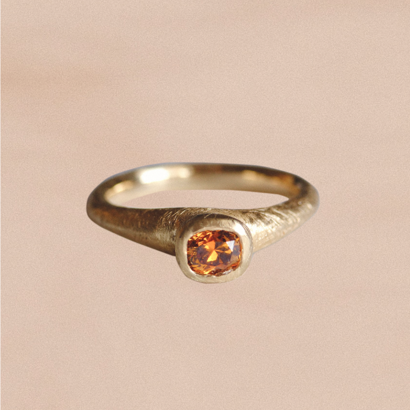 Cognac Diamond Ring in 18kt Yellow Gold