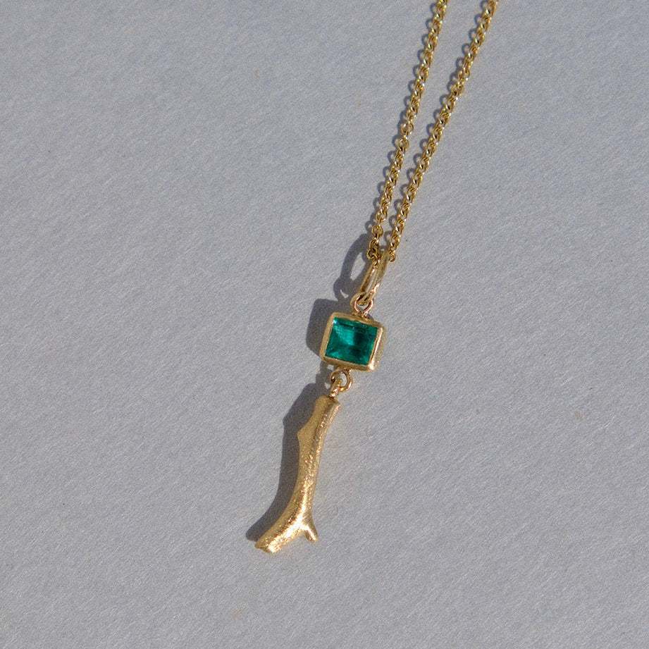 Coral Branch Pendant with Emerald in 18kt Gold