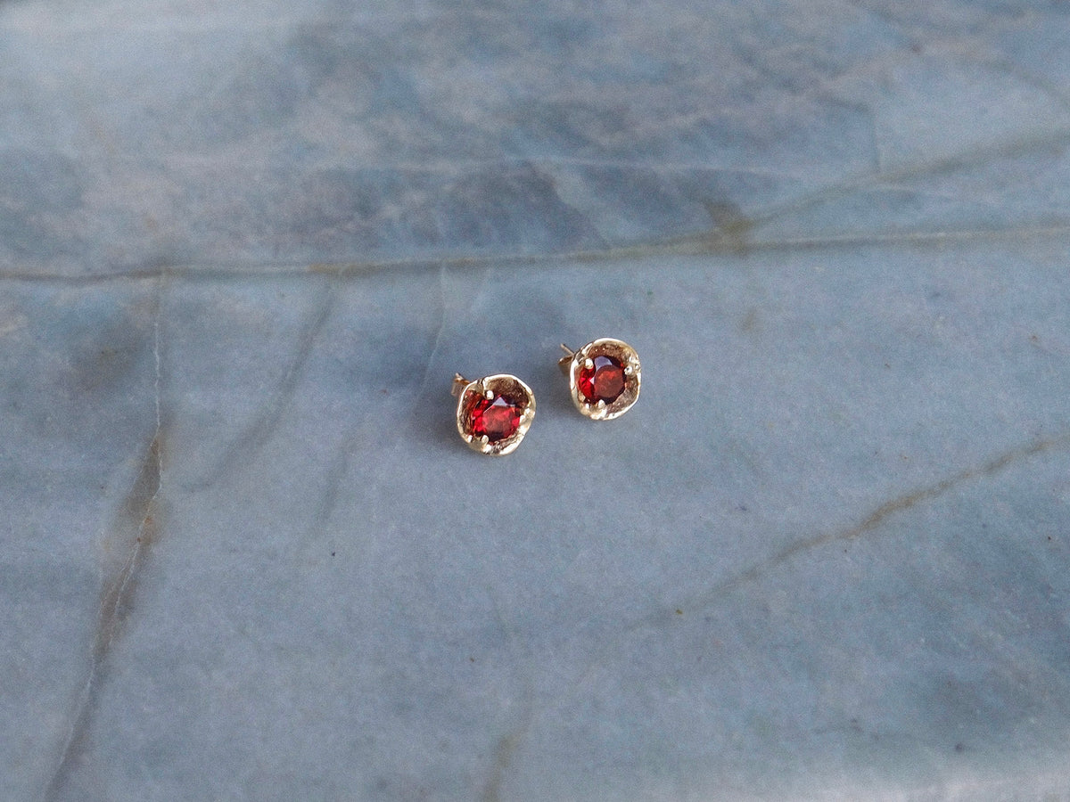 Delle Stud Earrings with Garnet