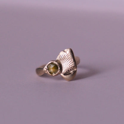 Seashell Fragment Ring with Diamond in Gold