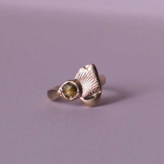 Seashell Fragment Ring with Diamond in Gold