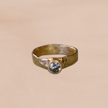 Prima Ring with Green Sapphire