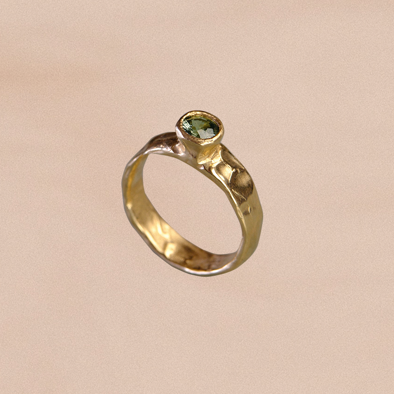 Prima Ring with Green Sapphire